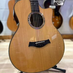 Taylor 8-String Baritone 2012-2015 - Natural