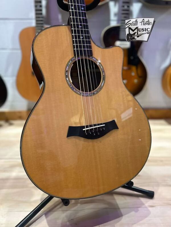 Taylor 8-String Baritone 2012-2015 - Natural